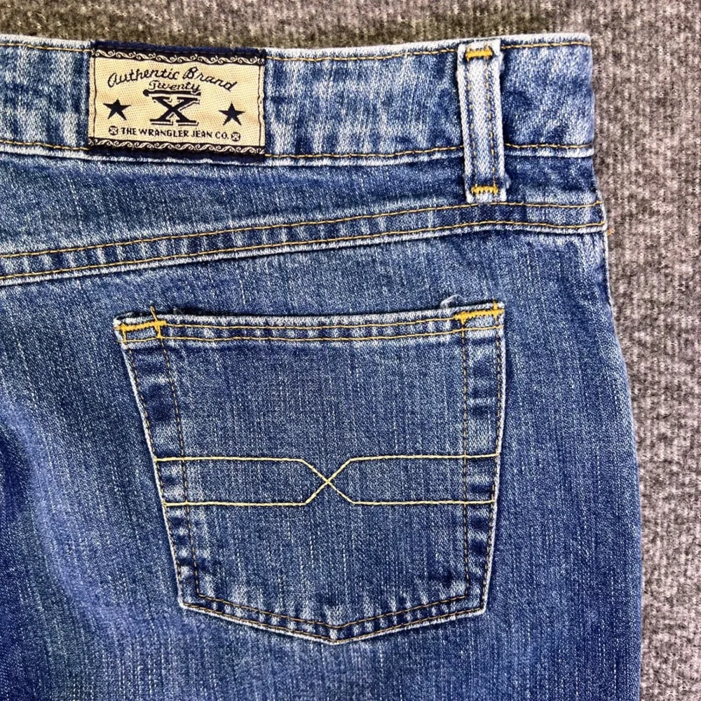 VTG Wrangler Twenty X Jeans Women 9/10 Bootcut Western Button Fly Rodeo Fit32x33
